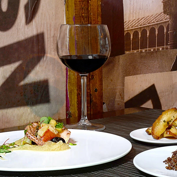 Front Of The House AWI007CLT23 Drinkwise 16 Oz. Tritan Plastic Balloon Wine Glass - 12/Pack 2 Front Of The House AWI007CLT23 Drinkwise 16 Oz. Tritan Plastic Balloon Wine Glass - 12/Pack - Image 2